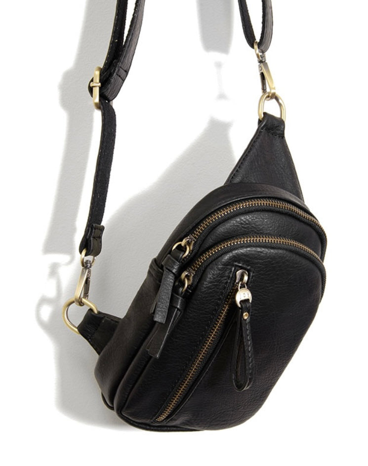 Vanetta Sling Bag in Black